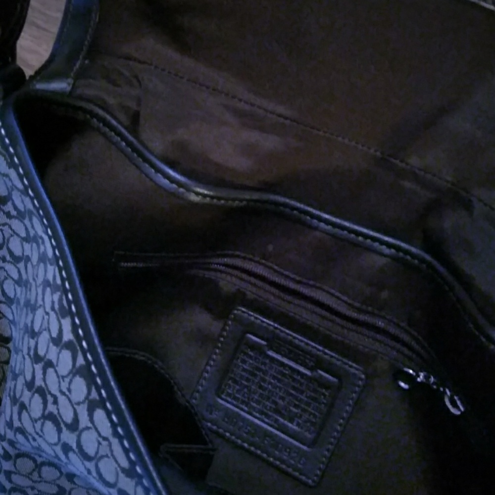 Authentic Coach purse - Picture 4 of 4